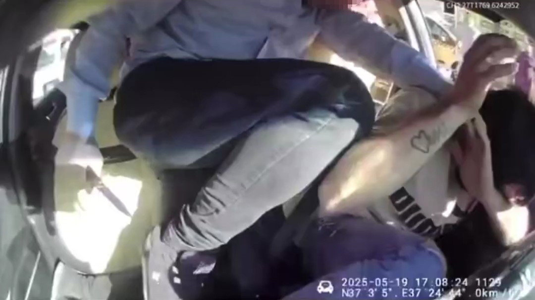 Gaziantep’te taksiciye bıçaklı saldırı: O anlar kamerada