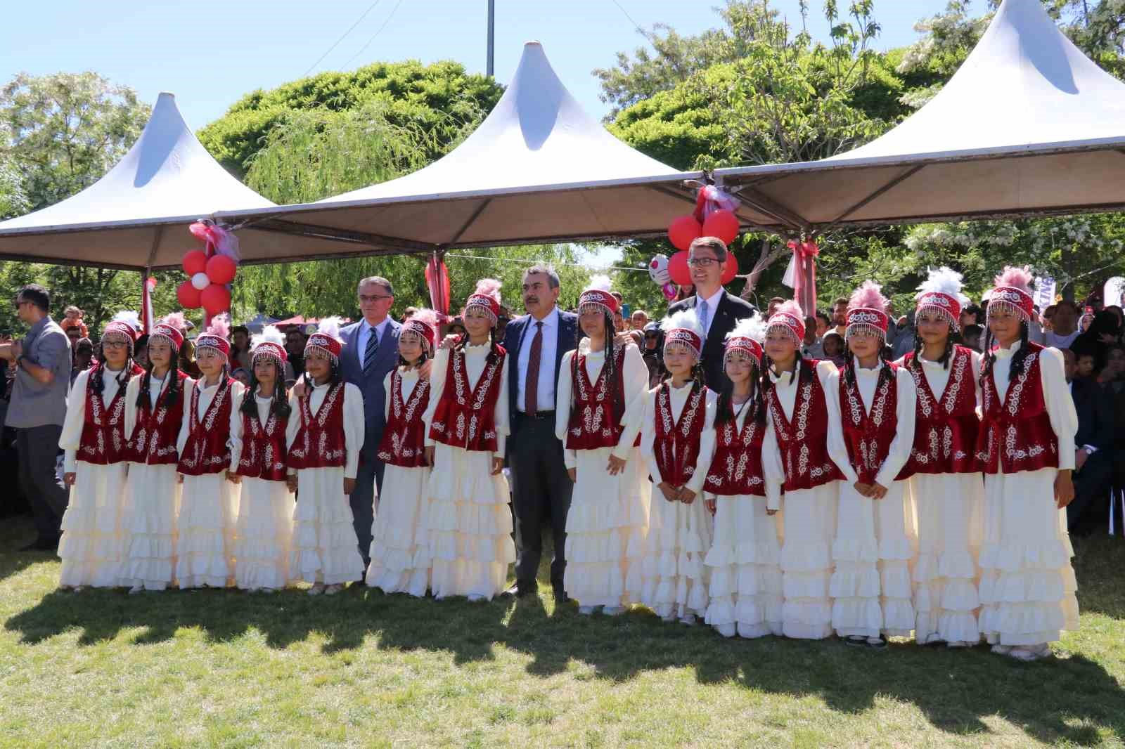 Milli Eğitim Bakanı Tekin, inci kefali göçünü izledi