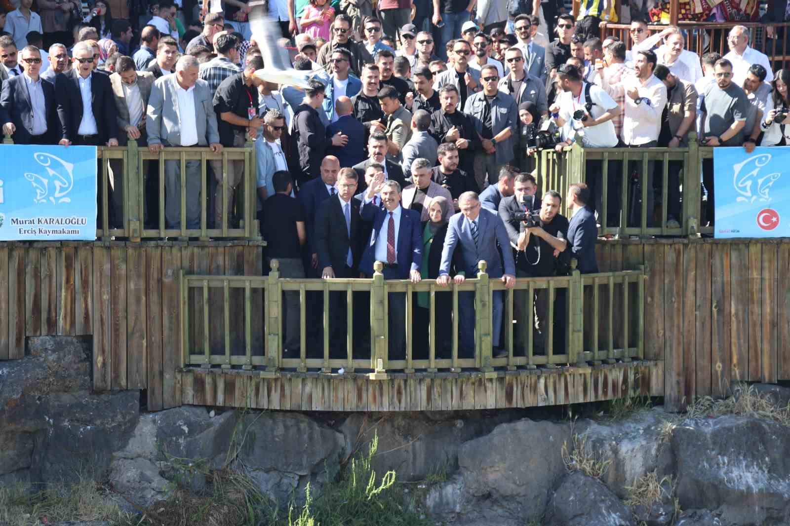 Milli Eğitim Bakanı Tekin, inci kefali göçünü izledi