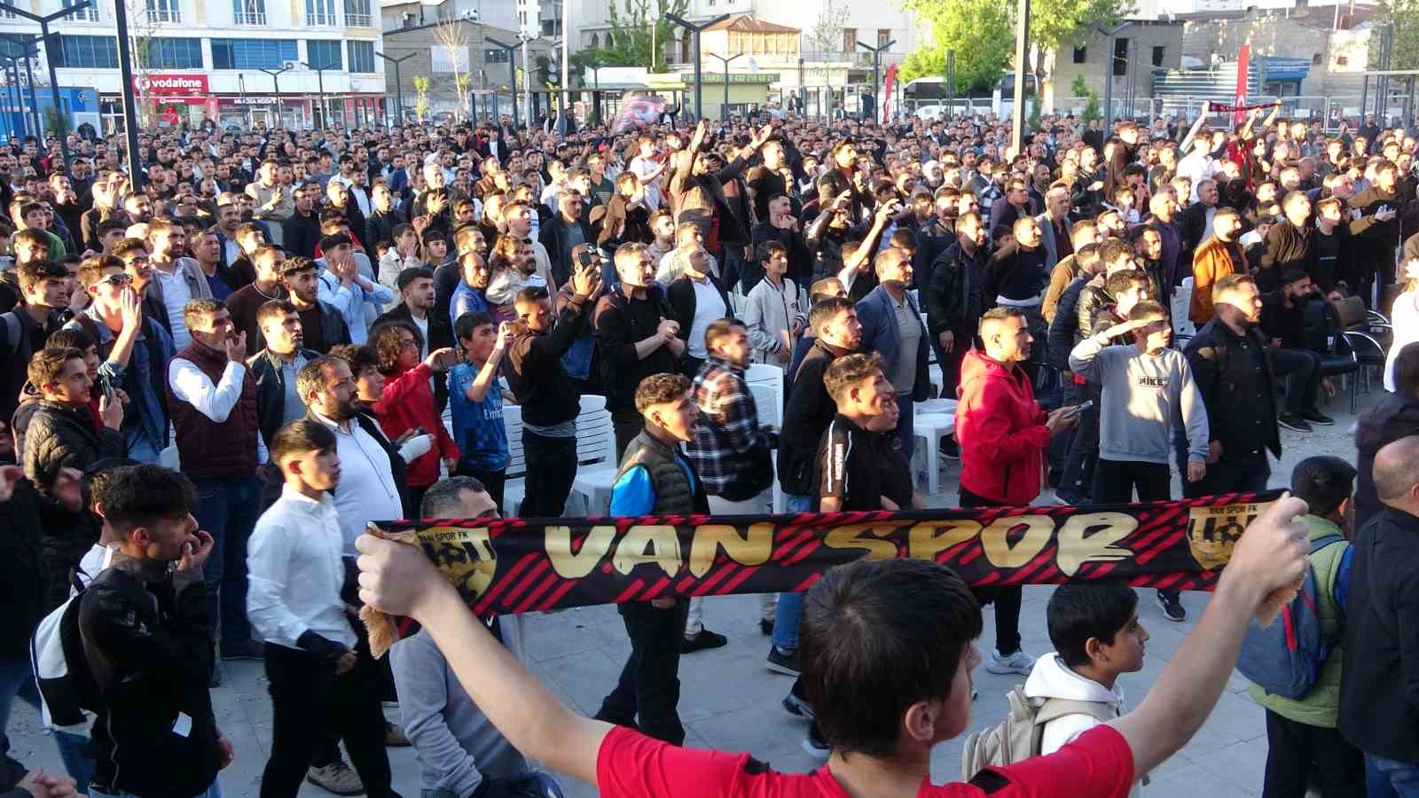 Vanspor taraftarının galibiyet coşkusu