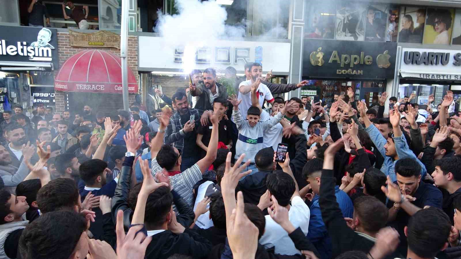 Vanspor taraftarının galibiyet coşkusu