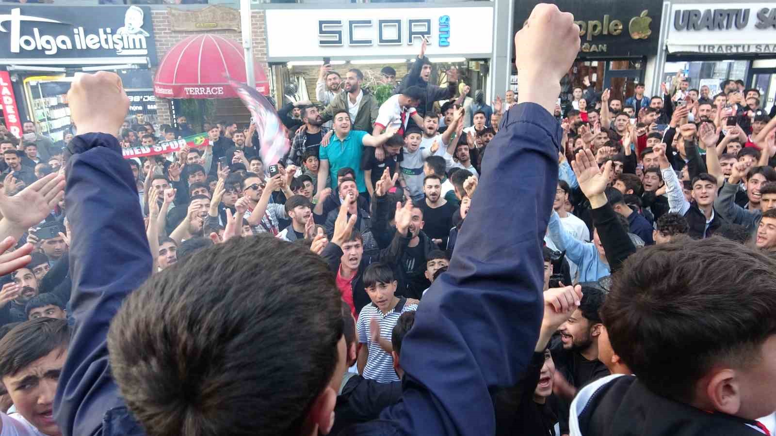 Vanspor taraftarının galibiyet coşkusu