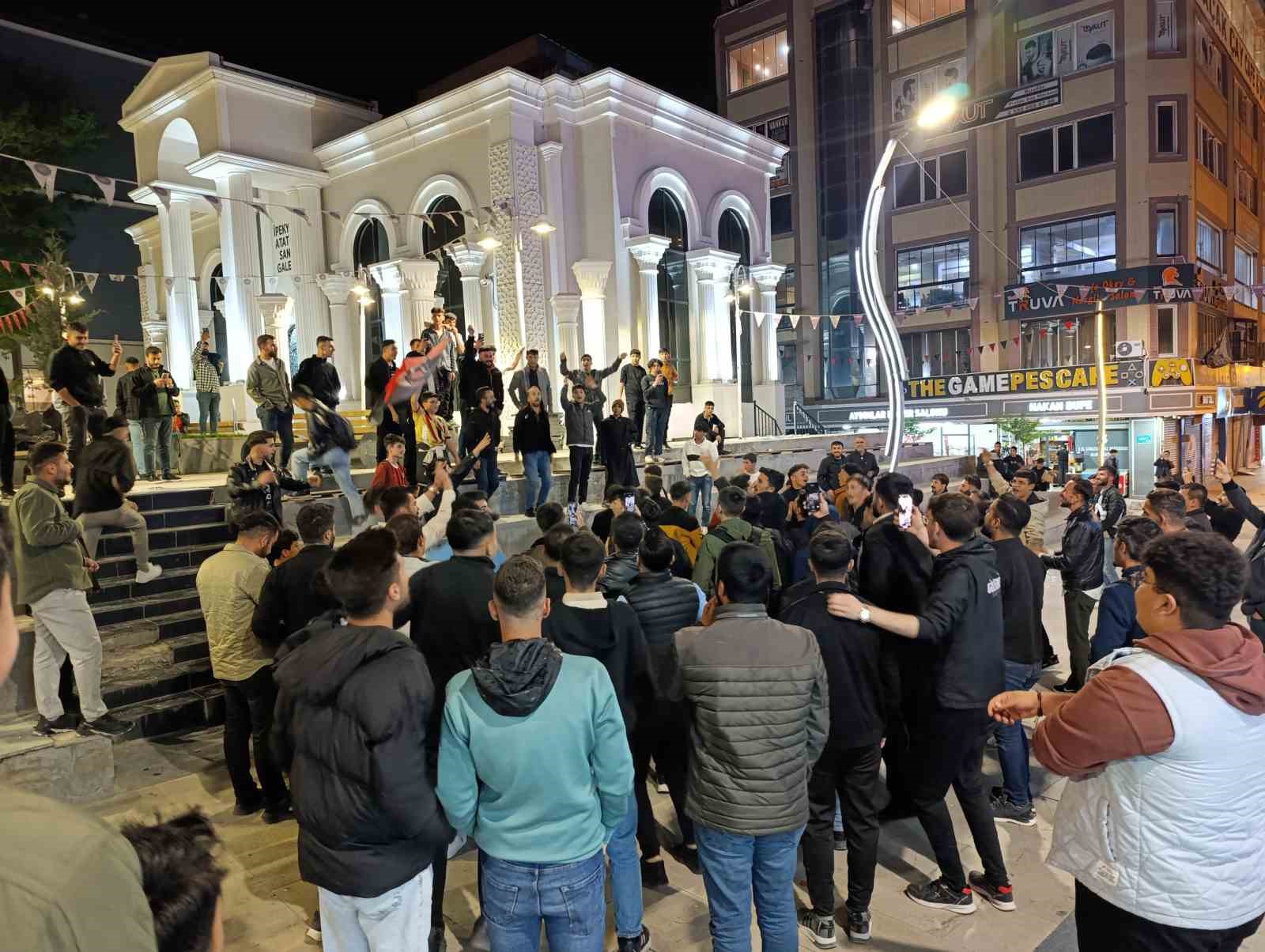 Vanspor FK taraftarının galibiyet coşkusu