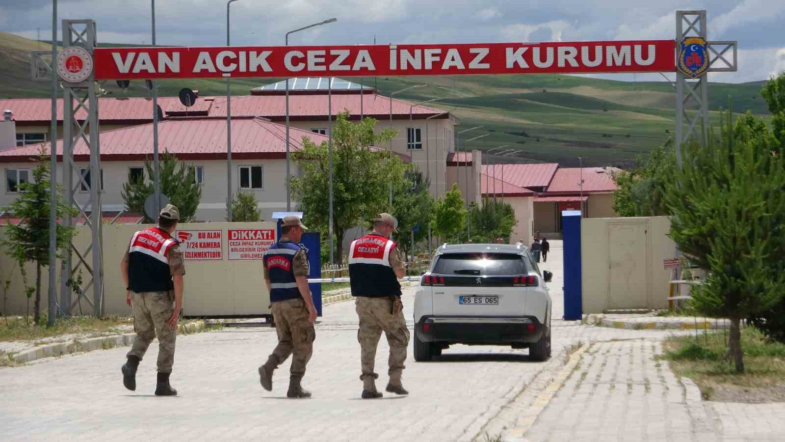 Van’daki cezaevlerinde tahliyeler başladı