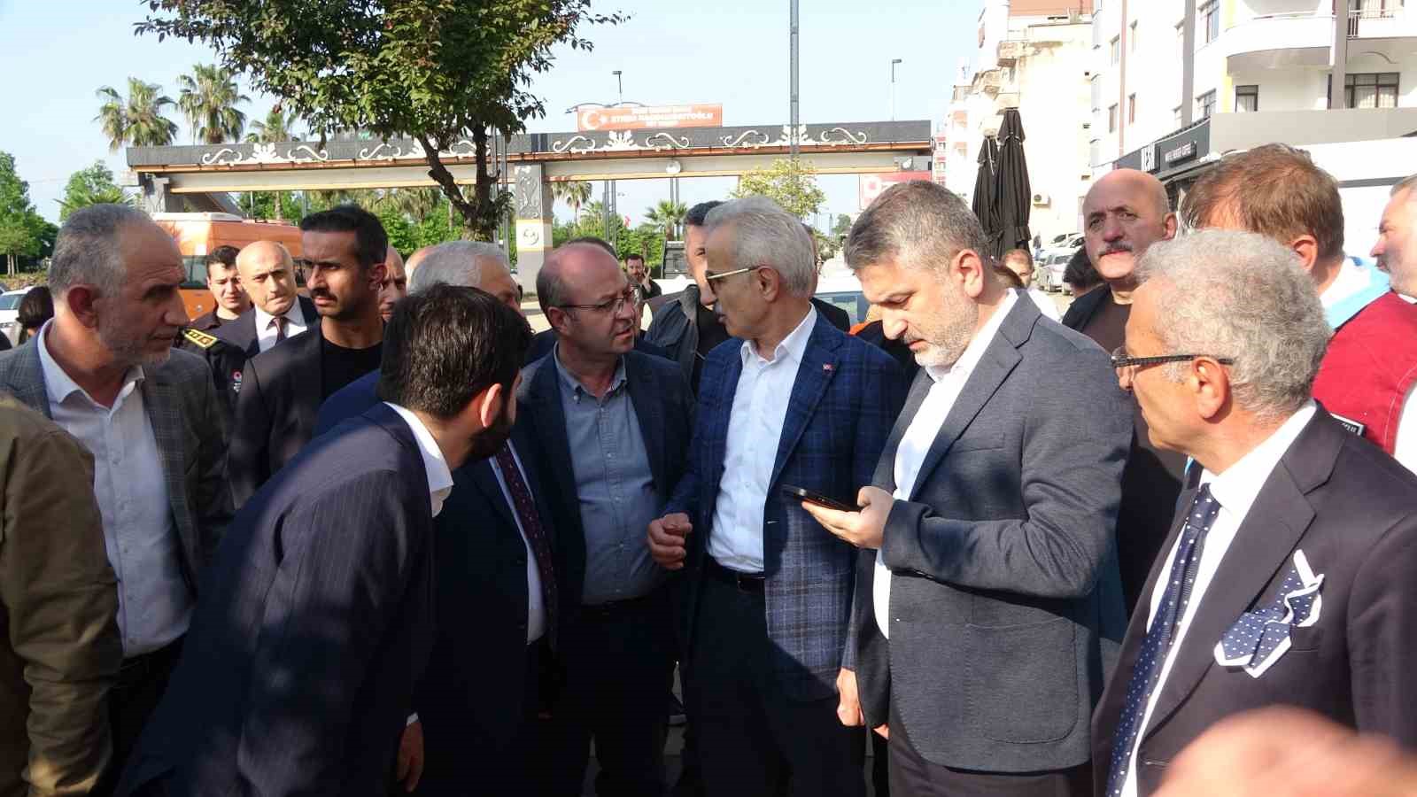 Bakan Uraloğlu, sel felaketinin yaşandığı Trabzon’da incelemelerde bulundu