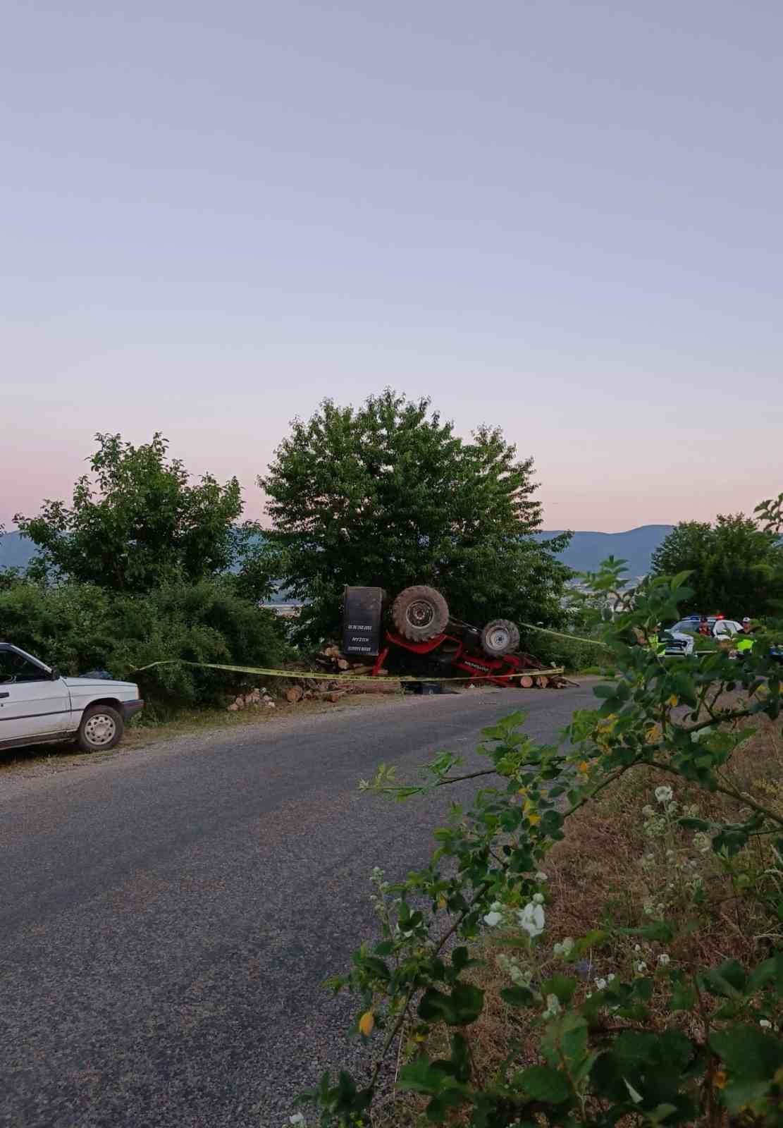 Bolu’da feci kaza... Kontrolden çıkan traktör devrildi: 1 ölü, 2 yaralı