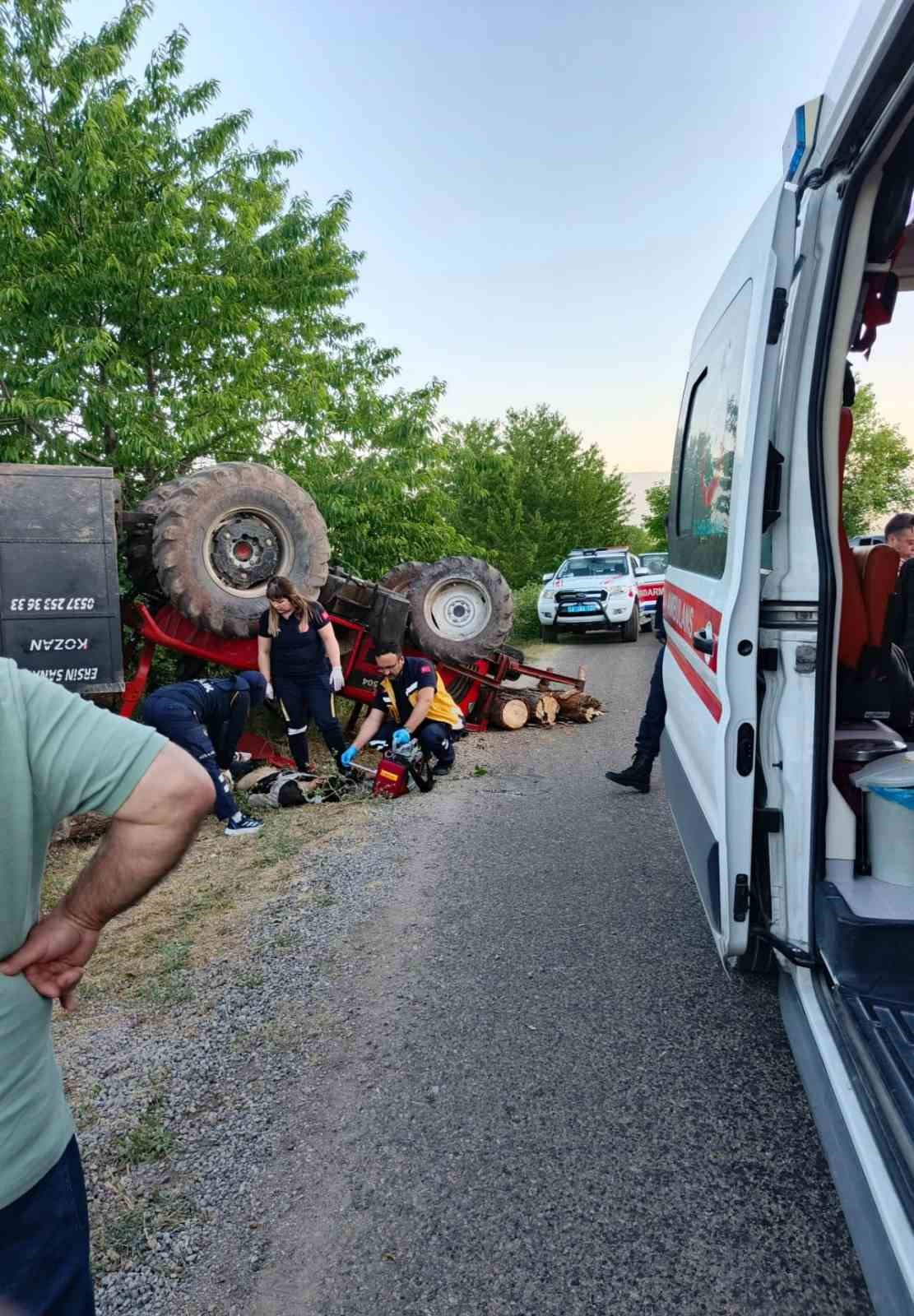 Bolu’da feci kaza... Kontrolden çıkan traktör devrildi: 1 ölü, 2 yaralı
