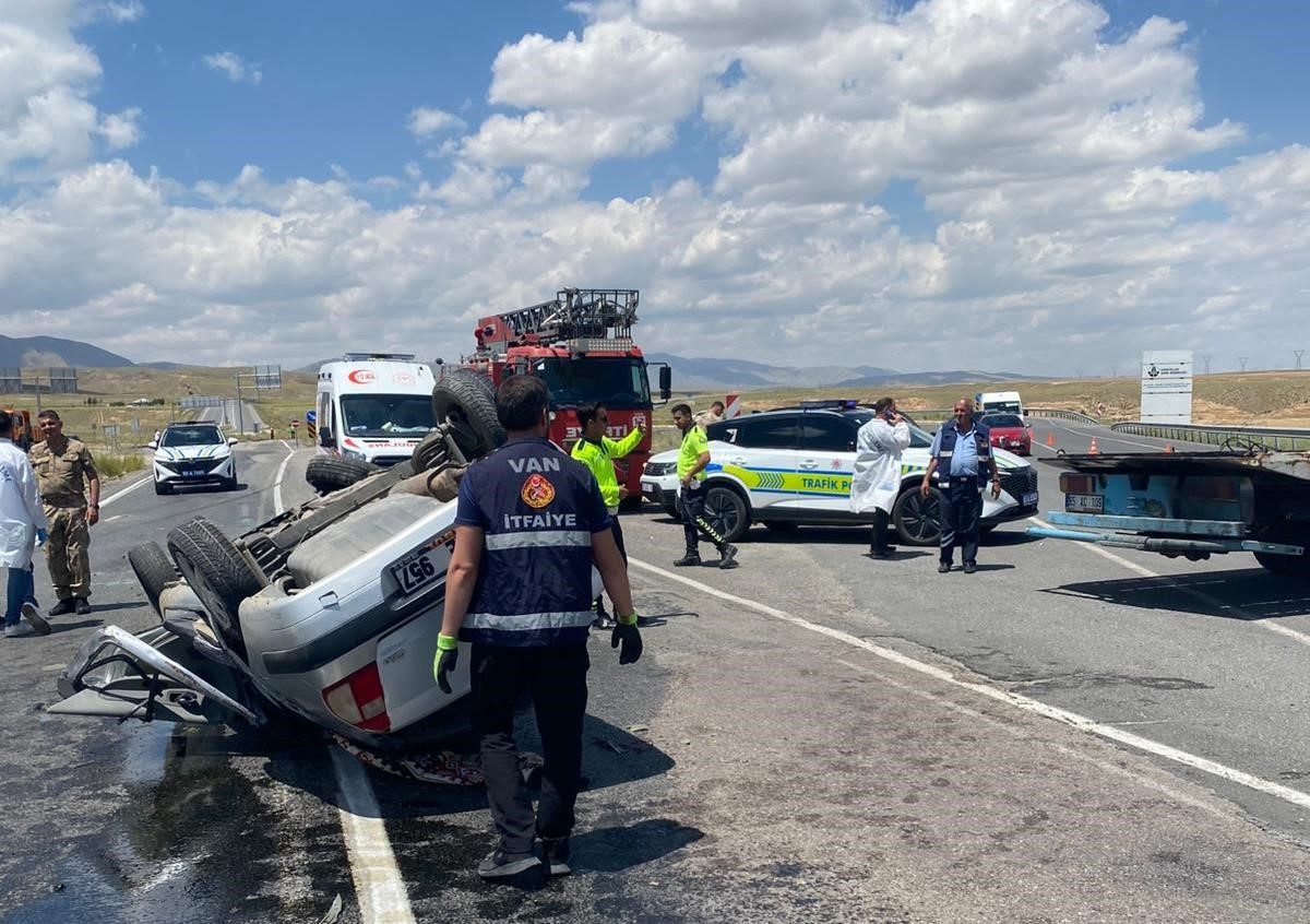 Van’da otomobil takla attı: 1 ölü, 3 yaralı