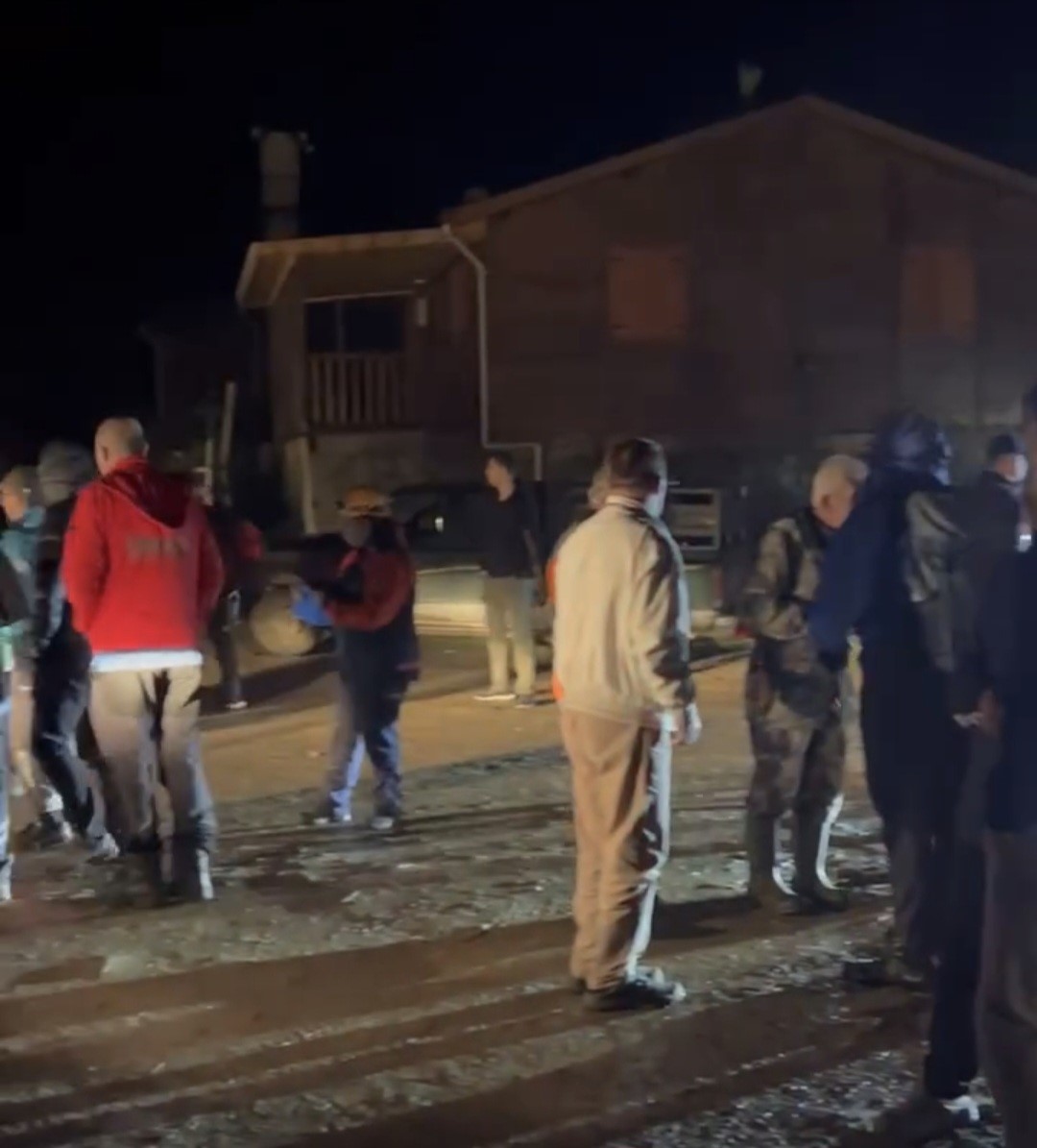 Demirkapı Yaylası’nda sisten yönlerini şaşıran dağcıların imdadına jandarma ve AFAD yetişti