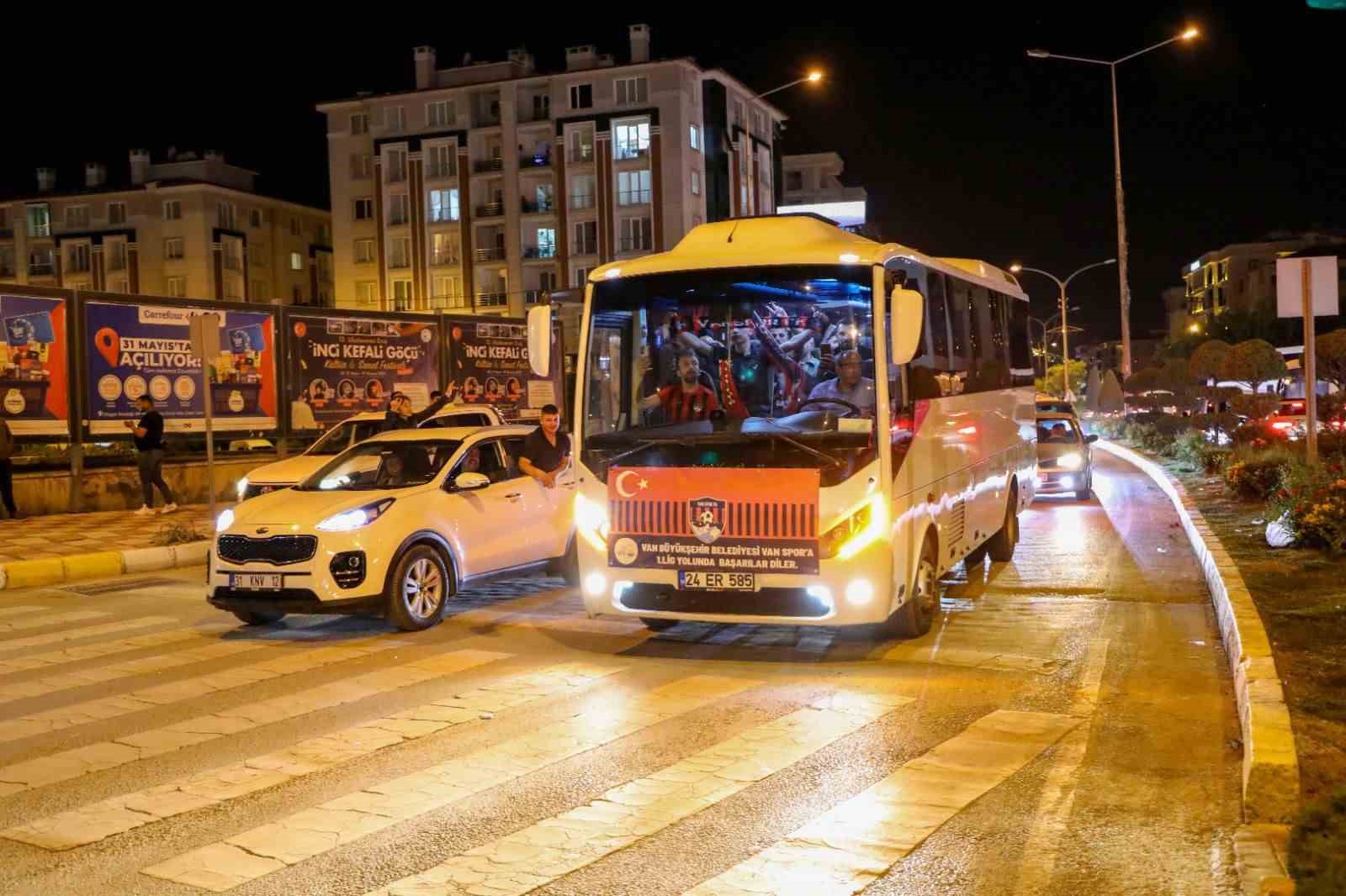 Van Büyükşehir Belediyesinden Vanspor taraftarına otobüs desteği