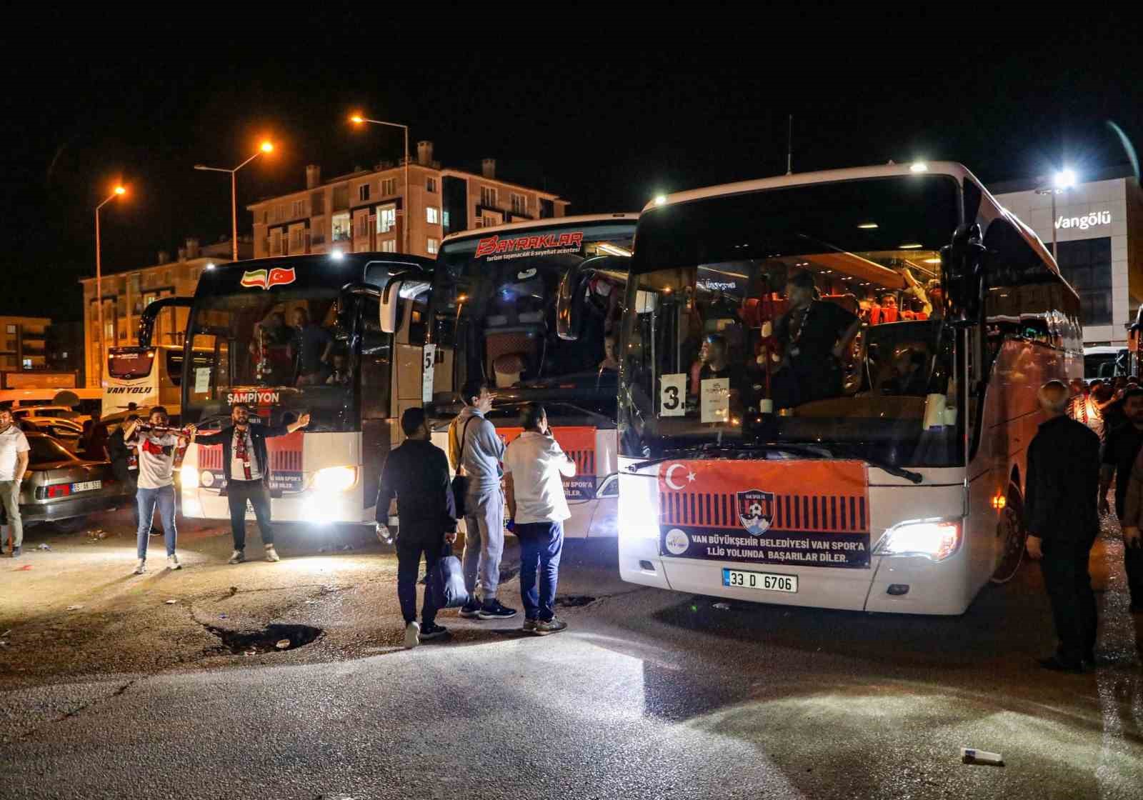 Van Büyükşehir Belediyesinden Vanspor taraftarına otobüs desteği