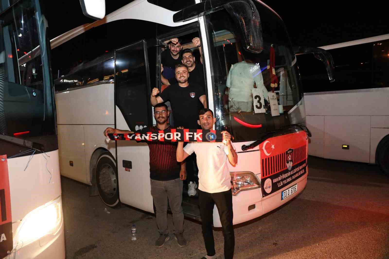 Van Büyükşehir Belediyesinden Vanspor taraftarına otobüs desteği