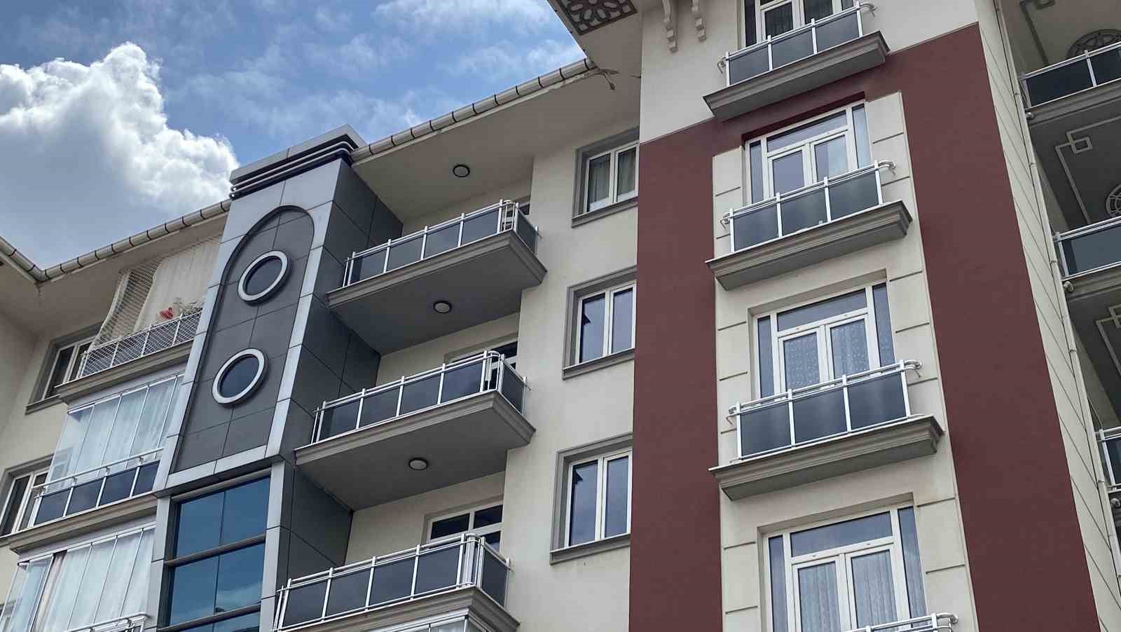 Apartmanın 5’inci katından düşen 2 yaşındaki çocuk hayatını kaybetti