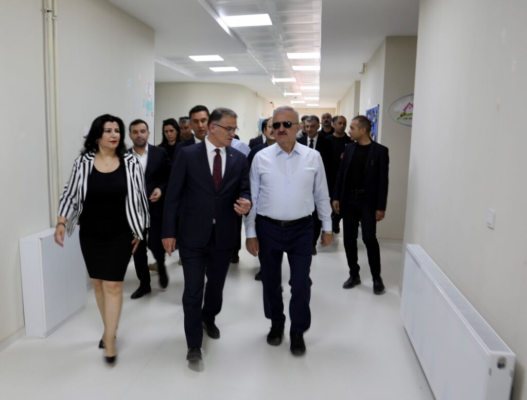 Münir Karaloğlu'da Van'da İncelemelerde Bulundu