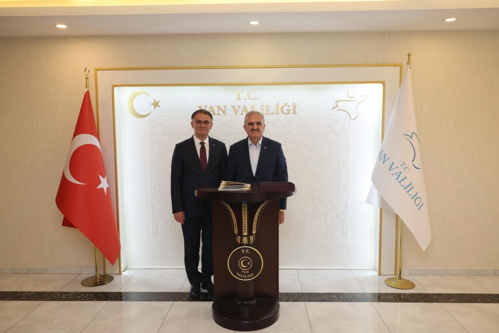 Münir Karaloğlu'da Van'da İncelemelerde Bulundu