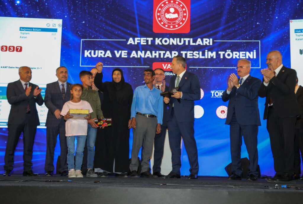 Van'da Anahtar Teslim Töreni