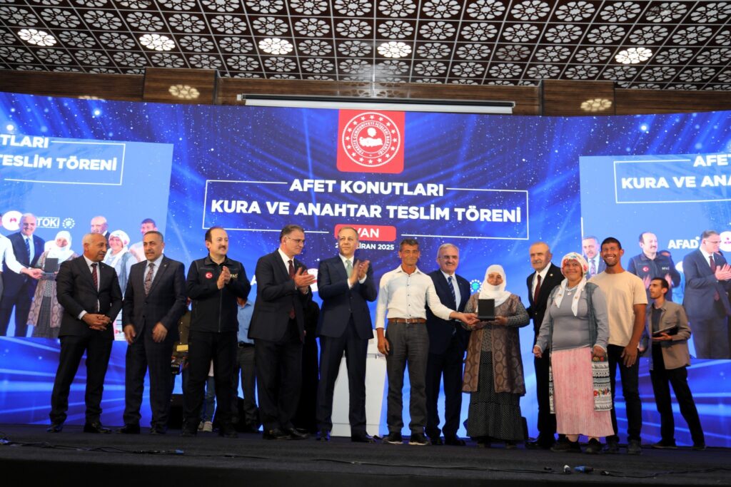 Van'da Anahtar Teslim Töreni