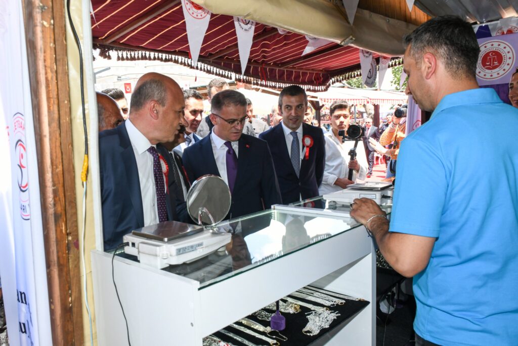 İşyurtları Fuarı, Van, Ceza İnfaz Kurumu, Ürün, El Sanatları, Hükümlü, Topluma Kazandırma, Van Kent Meydanı, Ekonomi