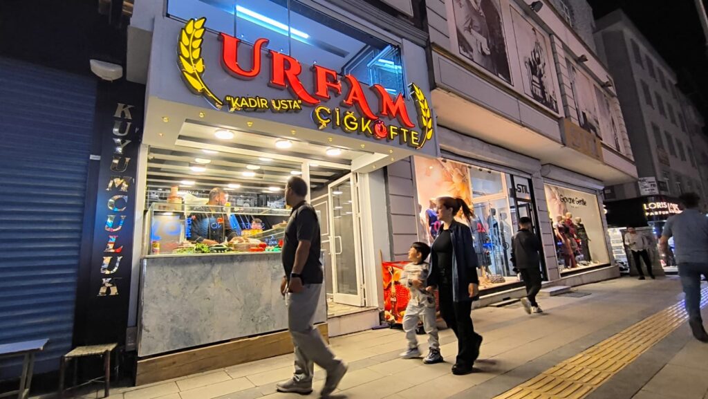 Van'da Urfam Çiğköfte Rüzgarı