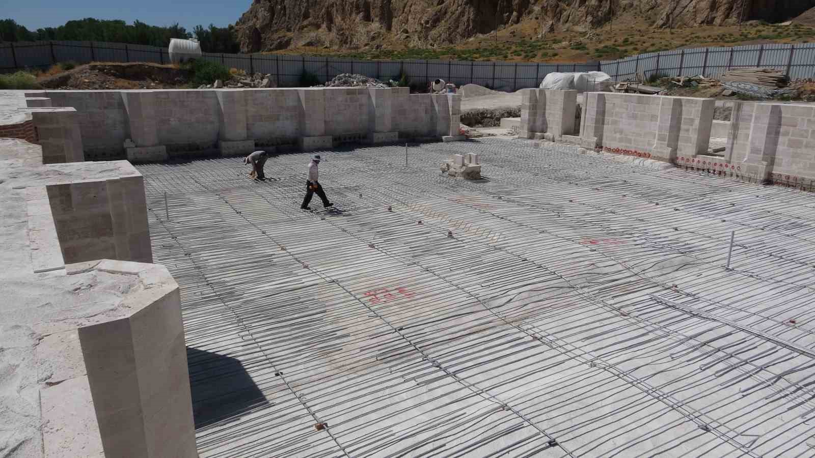 Van’da 750 yıllık cami ayağa kaldırılıyor
