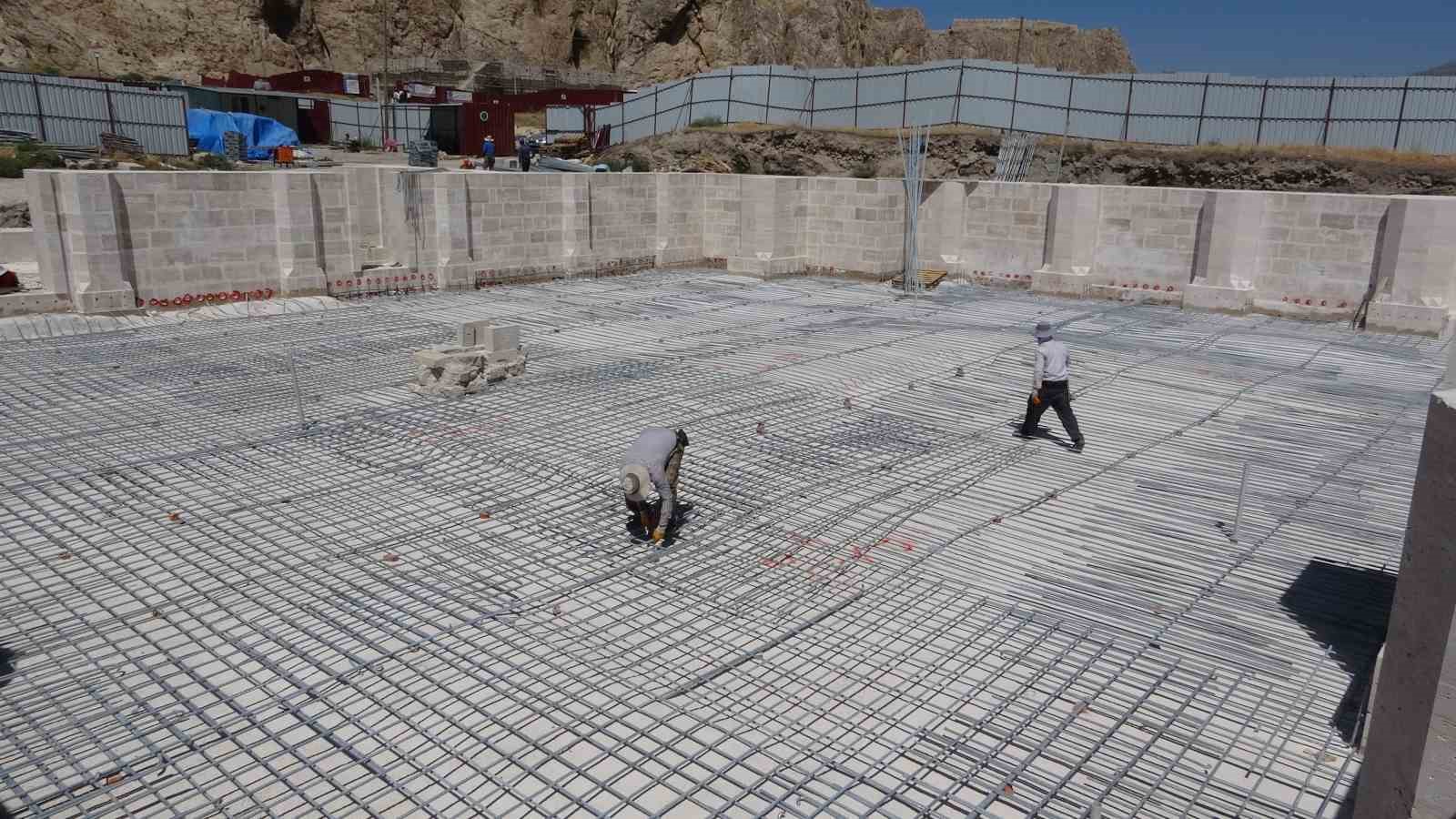 Van’da 750 yıllık cami ayağa kaldırılıyor