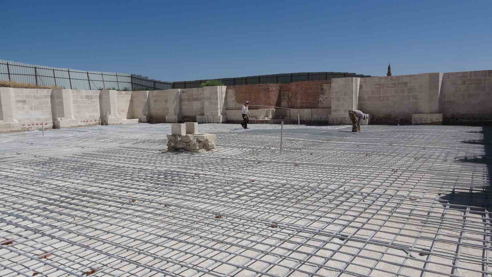 Van’da 750 yıllık cami ayağa kaldırılıyor