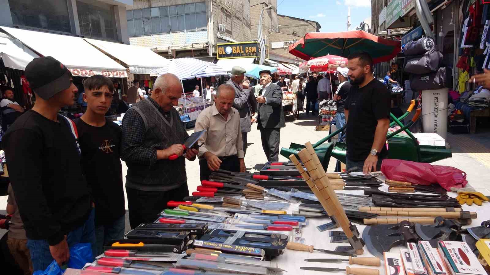 Van’da bayram telaşı başladı: Çarşı ve pazarda renkli görüntüler