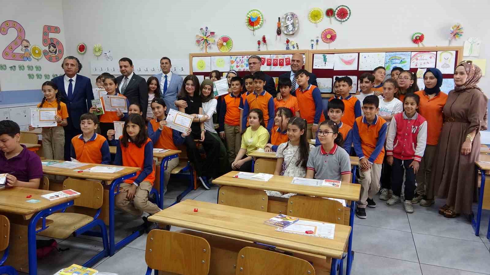 Van’da öğrencilerin karne heyecanı