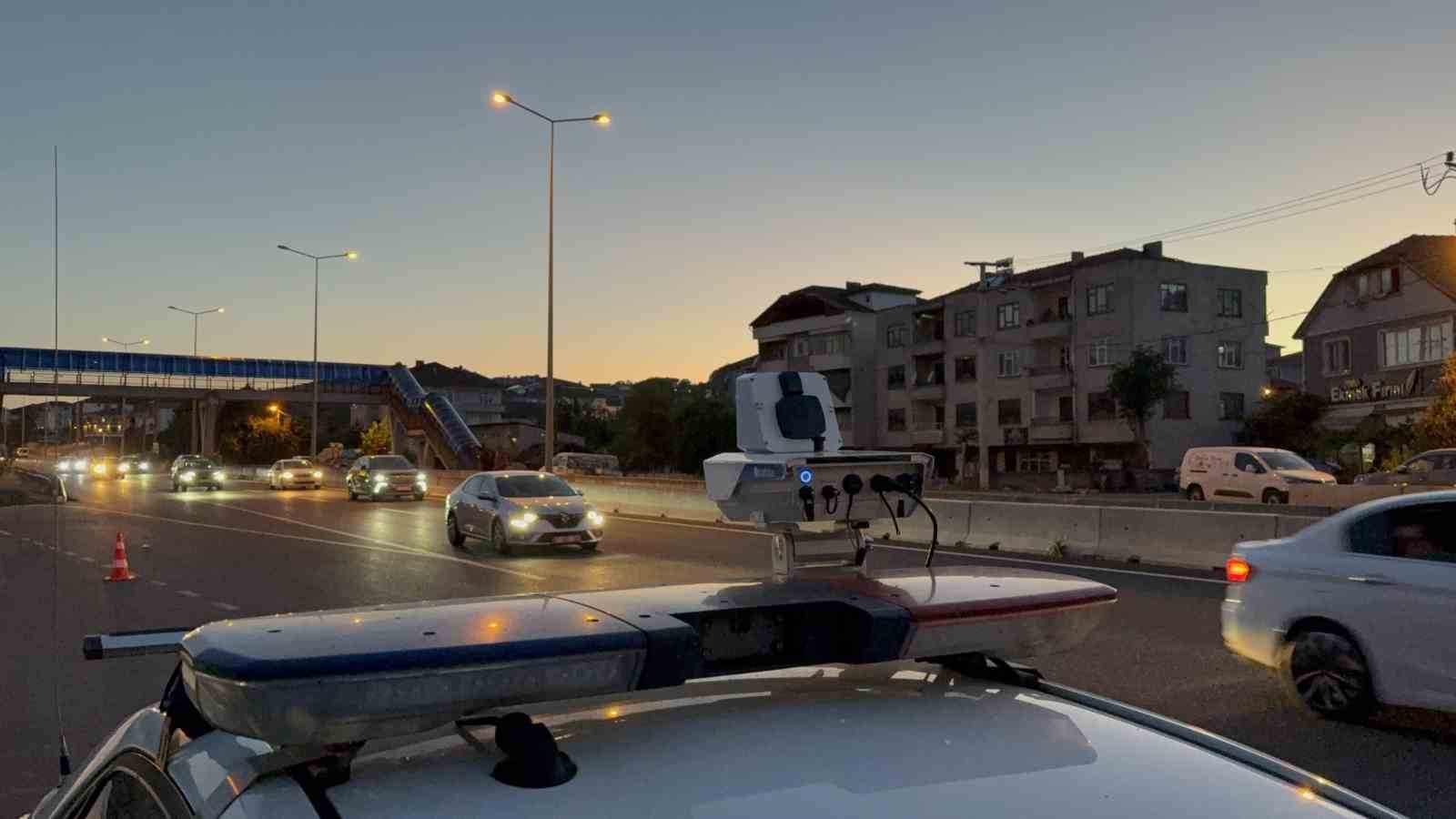 Yapay zeka destekli radar Düzce yollarında: 4 günde 526 bin lira ceza yazıldı