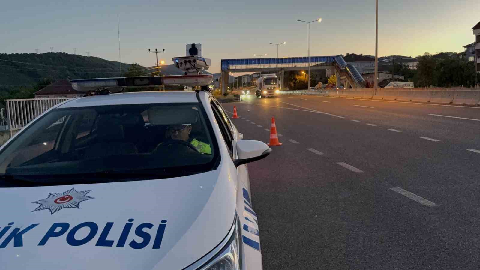 Yapay zeka destekli radar Düzce yollarında: 4 günde 526 bin lira ceza yazıldı
