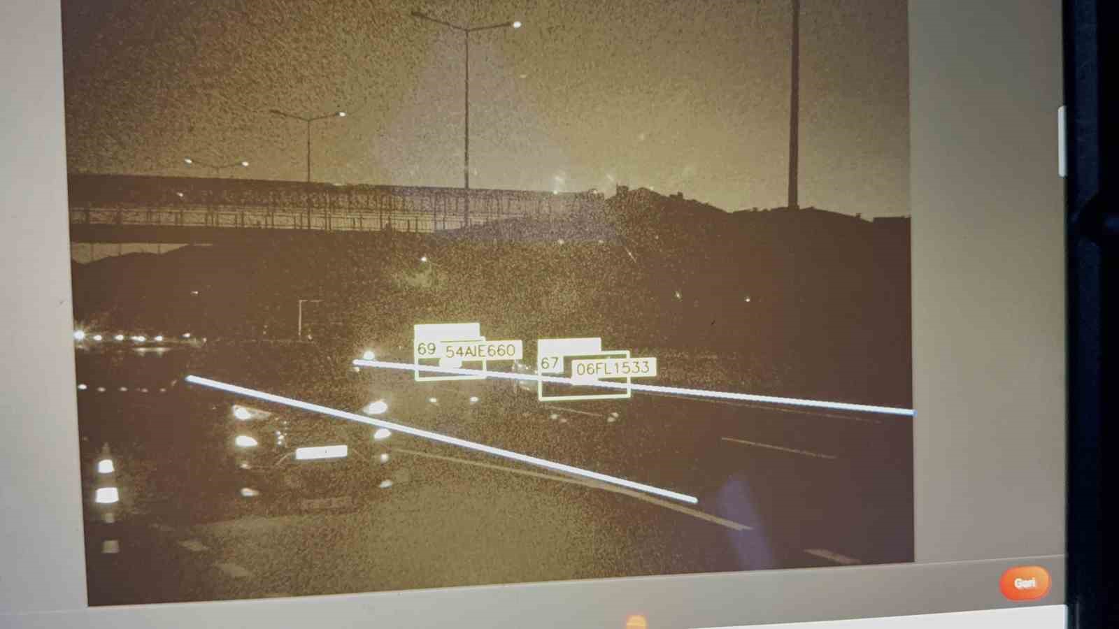 Yapay zeka destekli radar Düzce yollarında: 4 günde 526 bin lira ceza yazıldı