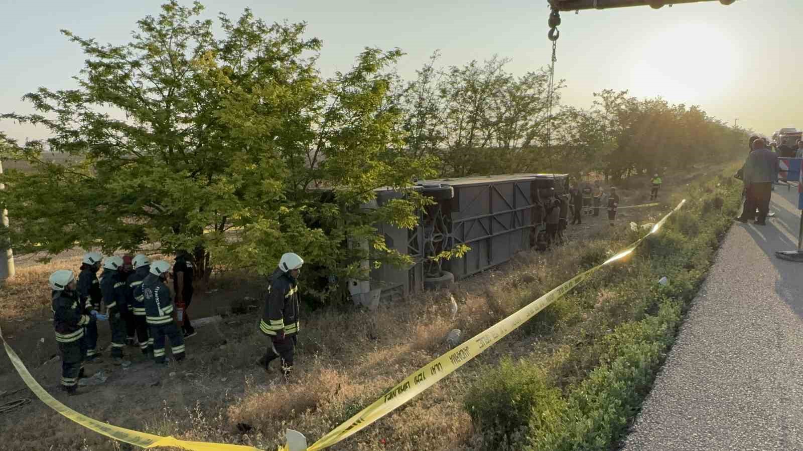 Konya’da yolcu otobüsü devrildi: 1 ölü, 23 yaralı
