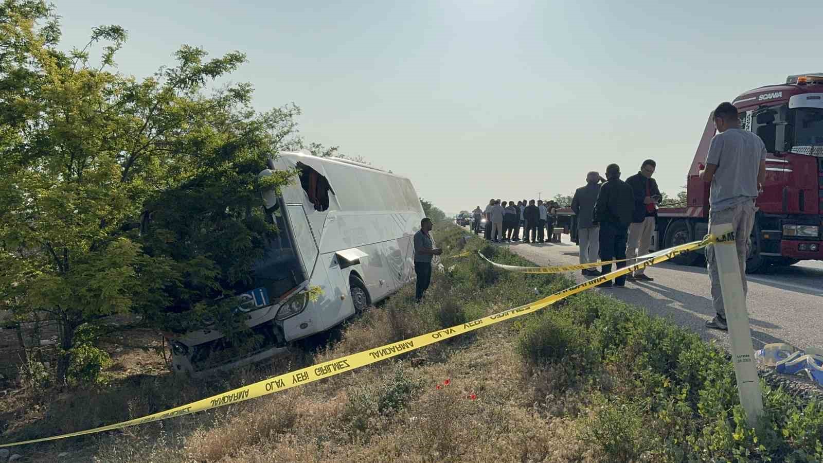 Konya’da yolcu otobüsü devrildi: 1 ölü, 23 yaralı