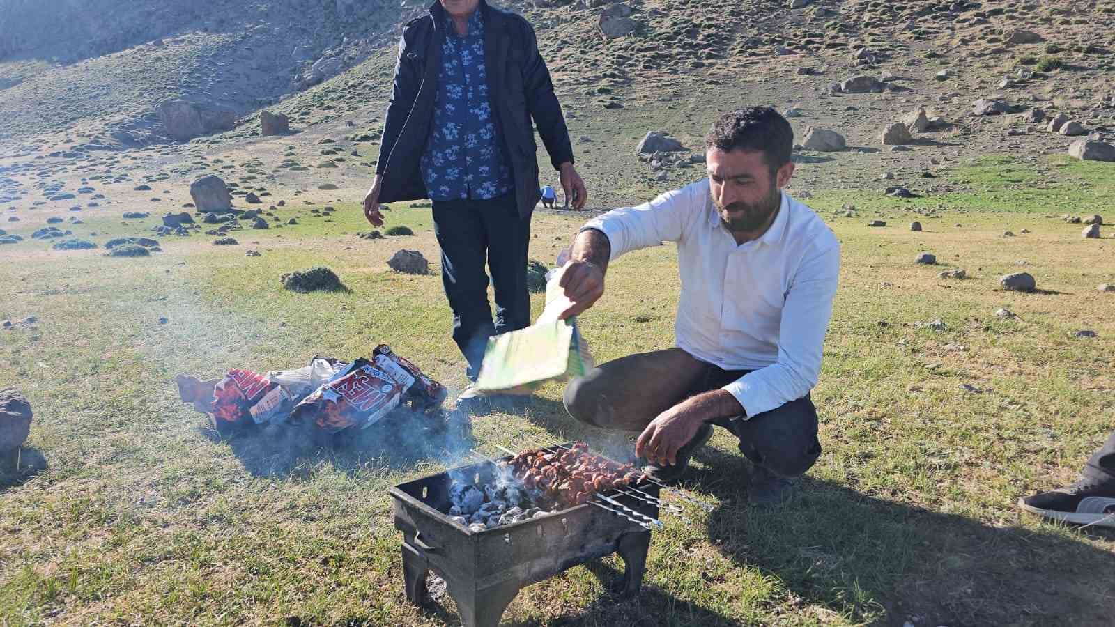 Süphan Dağı piknikçilerin yeni gözdesi oldu