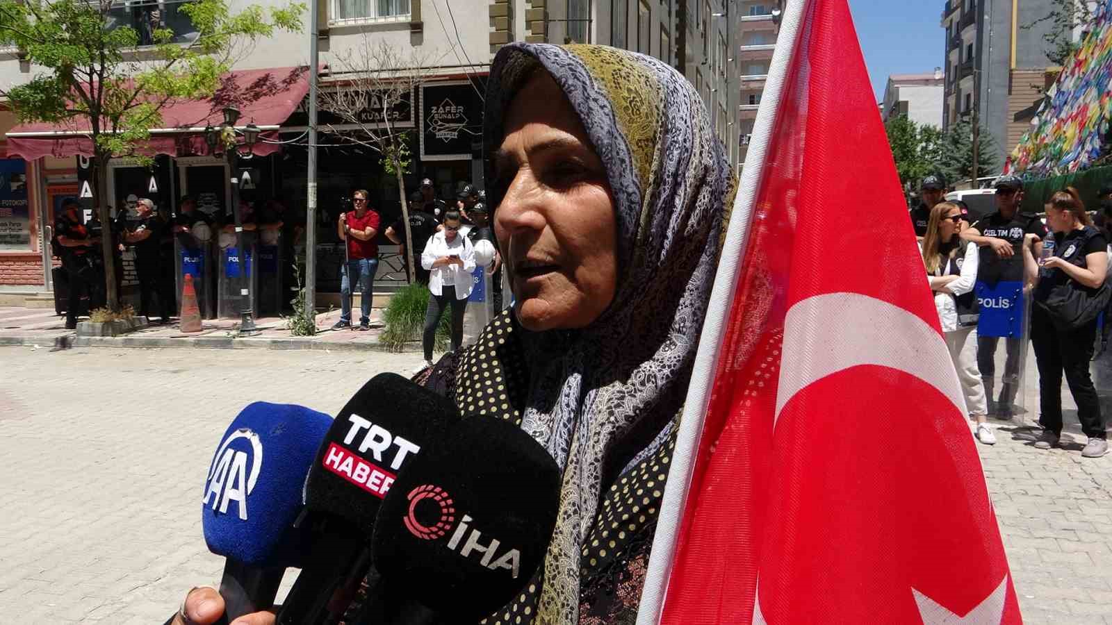 Van’da annelerin evlat nöbeti sürüyor