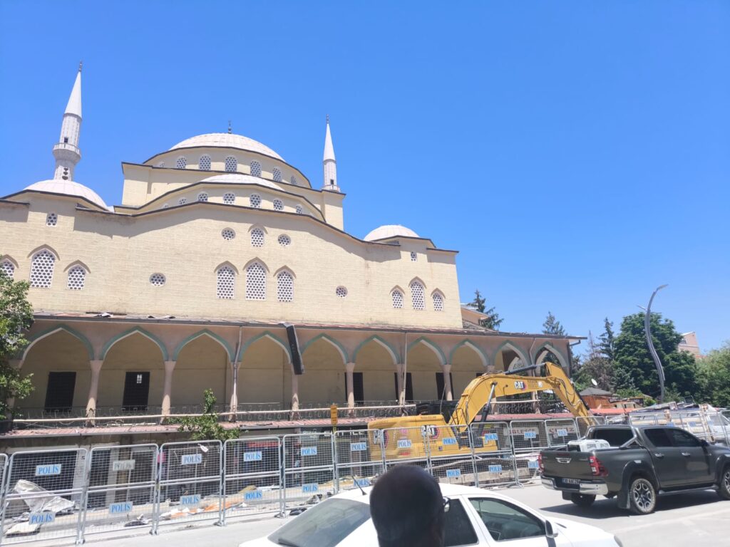 Hazreti Ömer Camii’ne Duygusal Veda