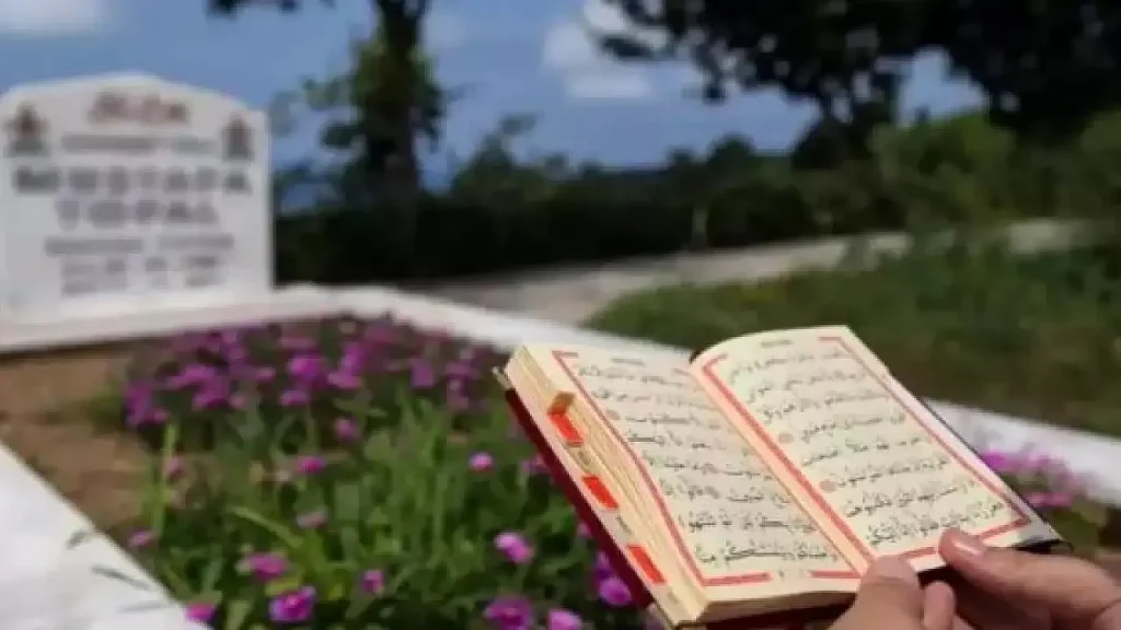 Van'da Mezarlıklar Ziyaret Edildi, Kurbanlar Kesildi