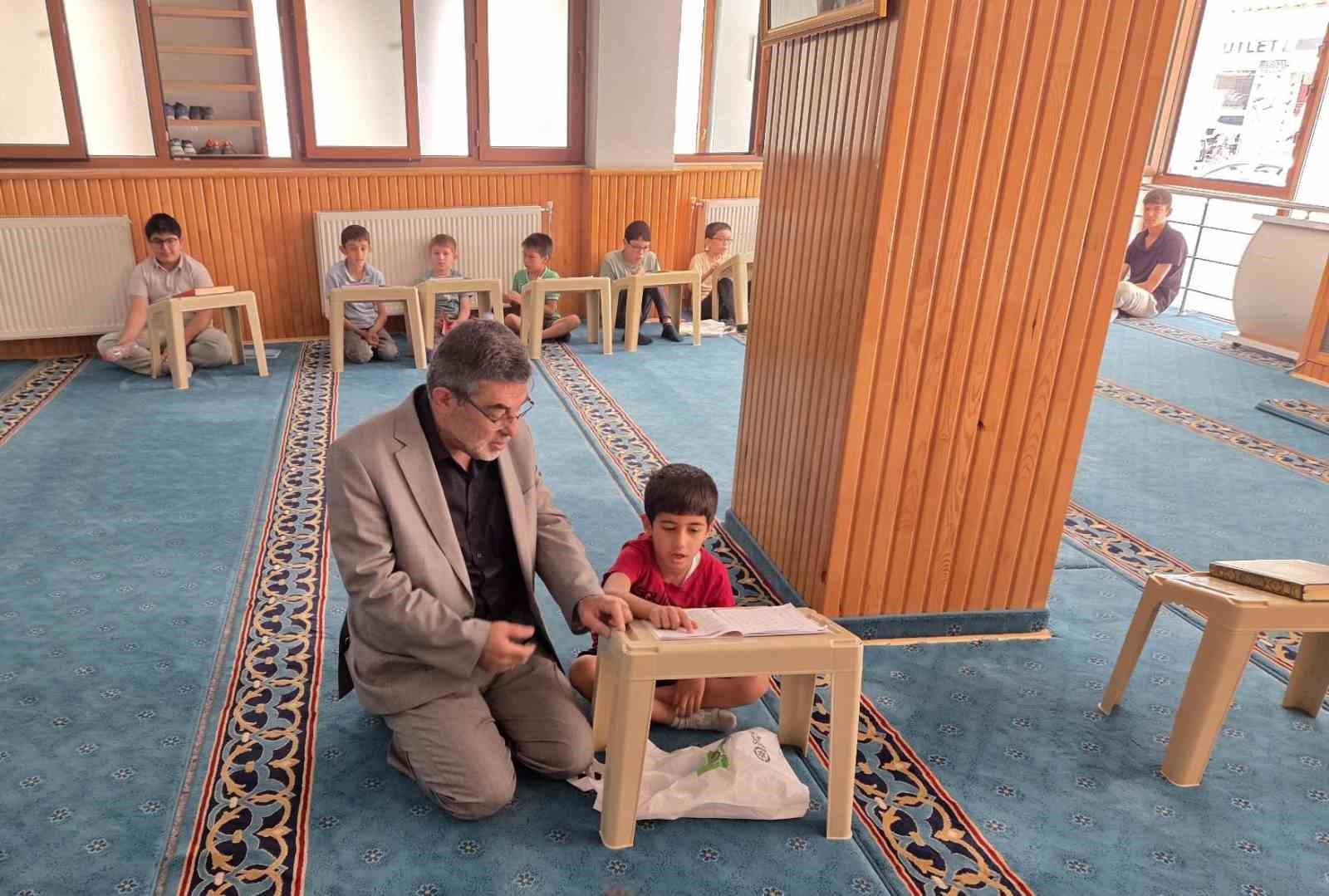 İpekyolu Müftüsü Tavlaşoğlu’dan Kur’an kurslarına ziyareti
