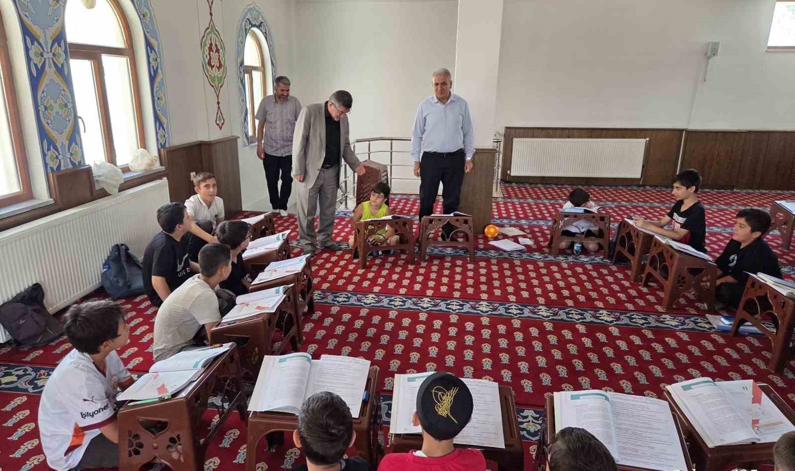 İpekyolu Müftüsü Tavlaşoğlu’dan Kur’an kurslarına ziyareti