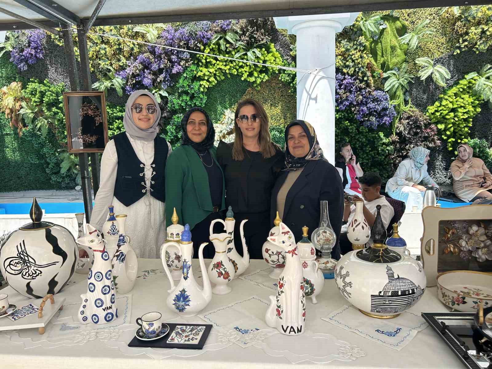Van’da kadın kursiyerlerin el emeği beğeniye sunuldu
