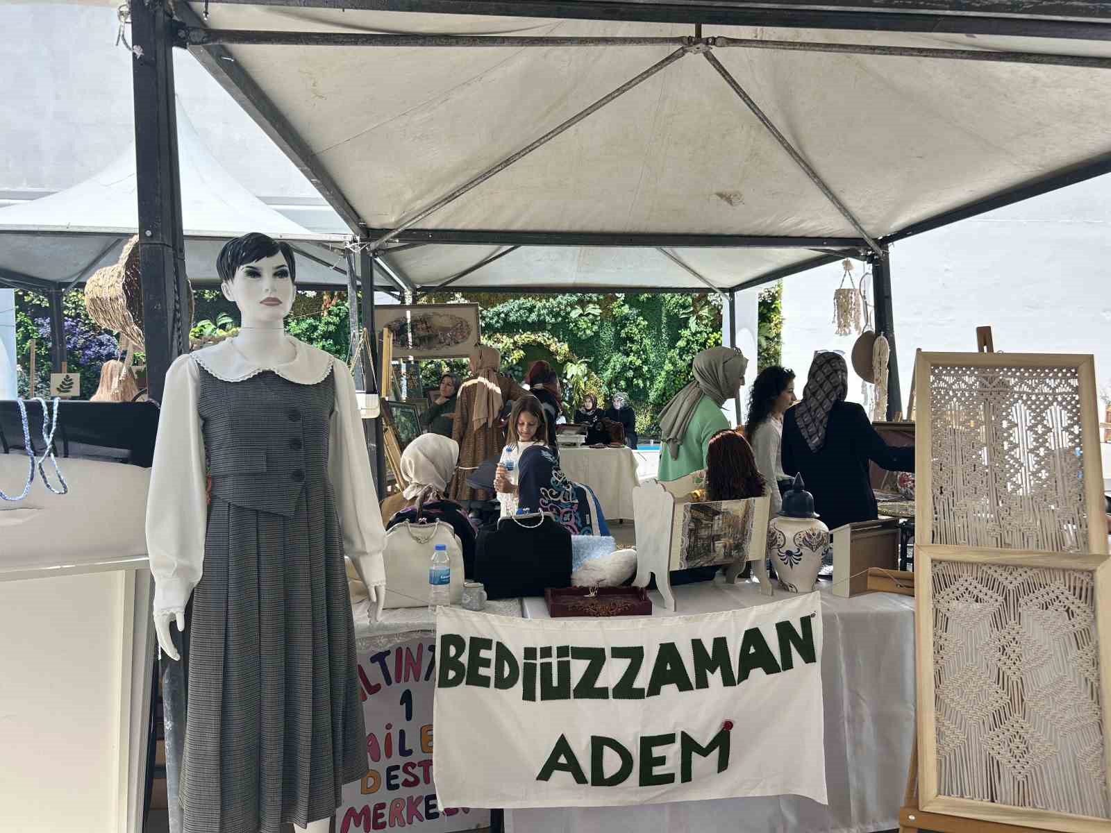 Van’da kadın kursiyerlerin el emeği beğeniye sunuldu