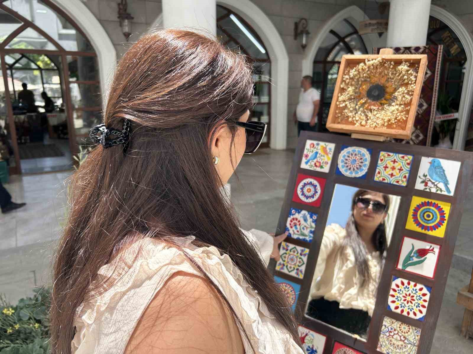 Van’da kadın kursiyerlerin el emeği beğeniye sunuldu