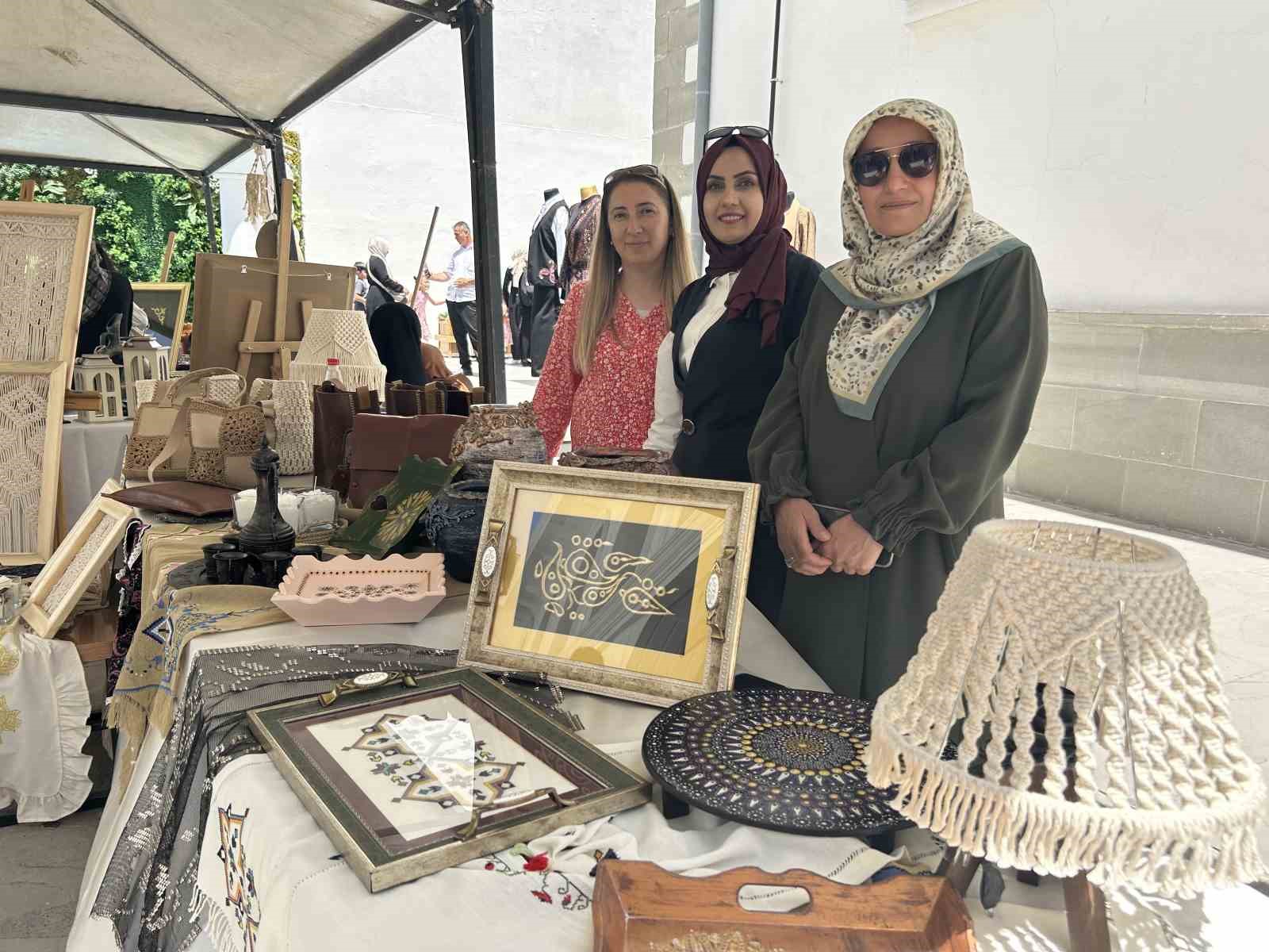 Van’da kadın kursiyerlerin el emeği beğeniye sunuldu