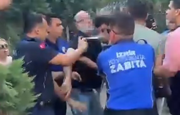 Seyyar satıcıyı tekme tokat döven zabıtalar açığa alındı