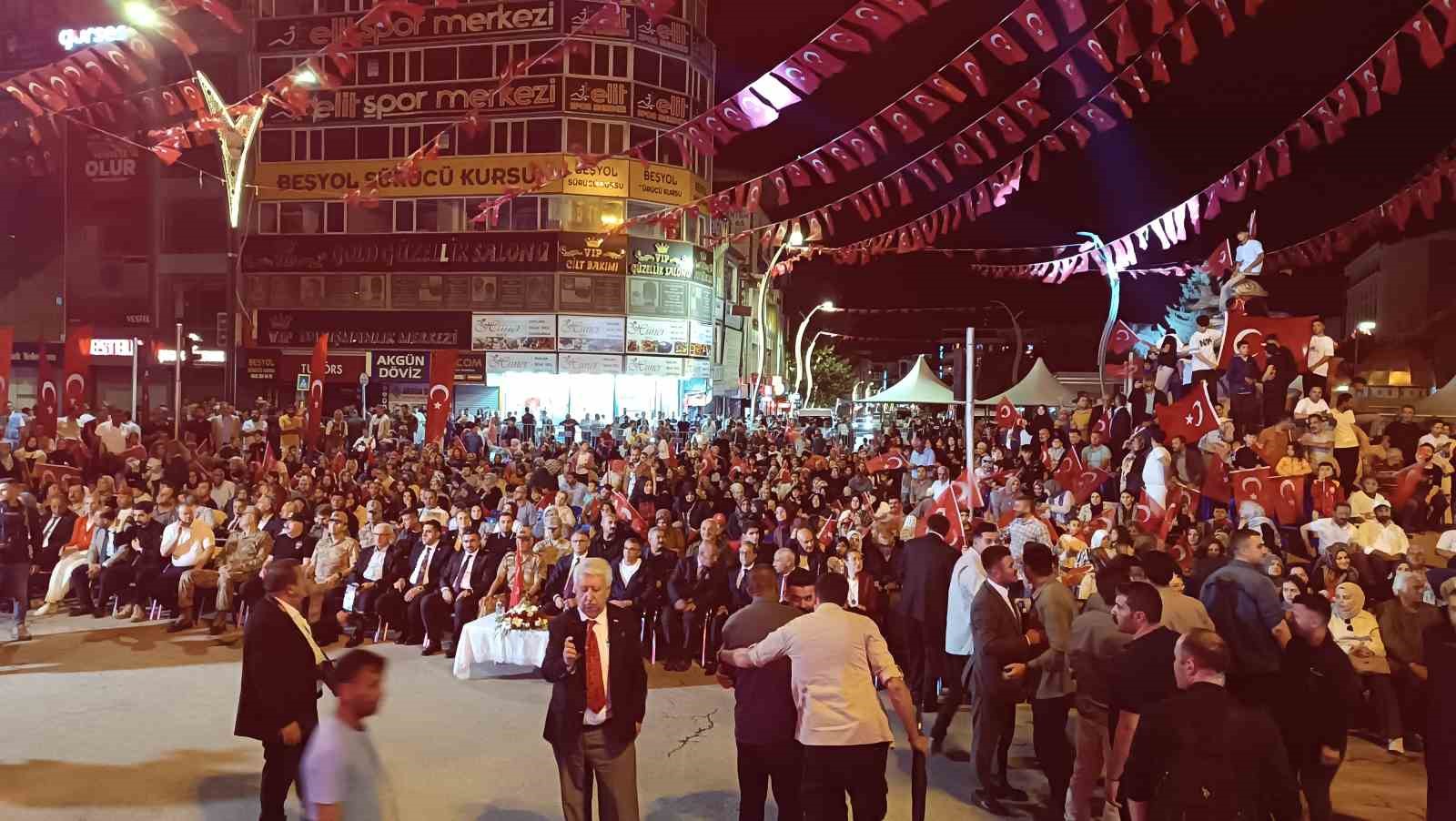 Van’da ’15 Temmuz’ yürüyüşü