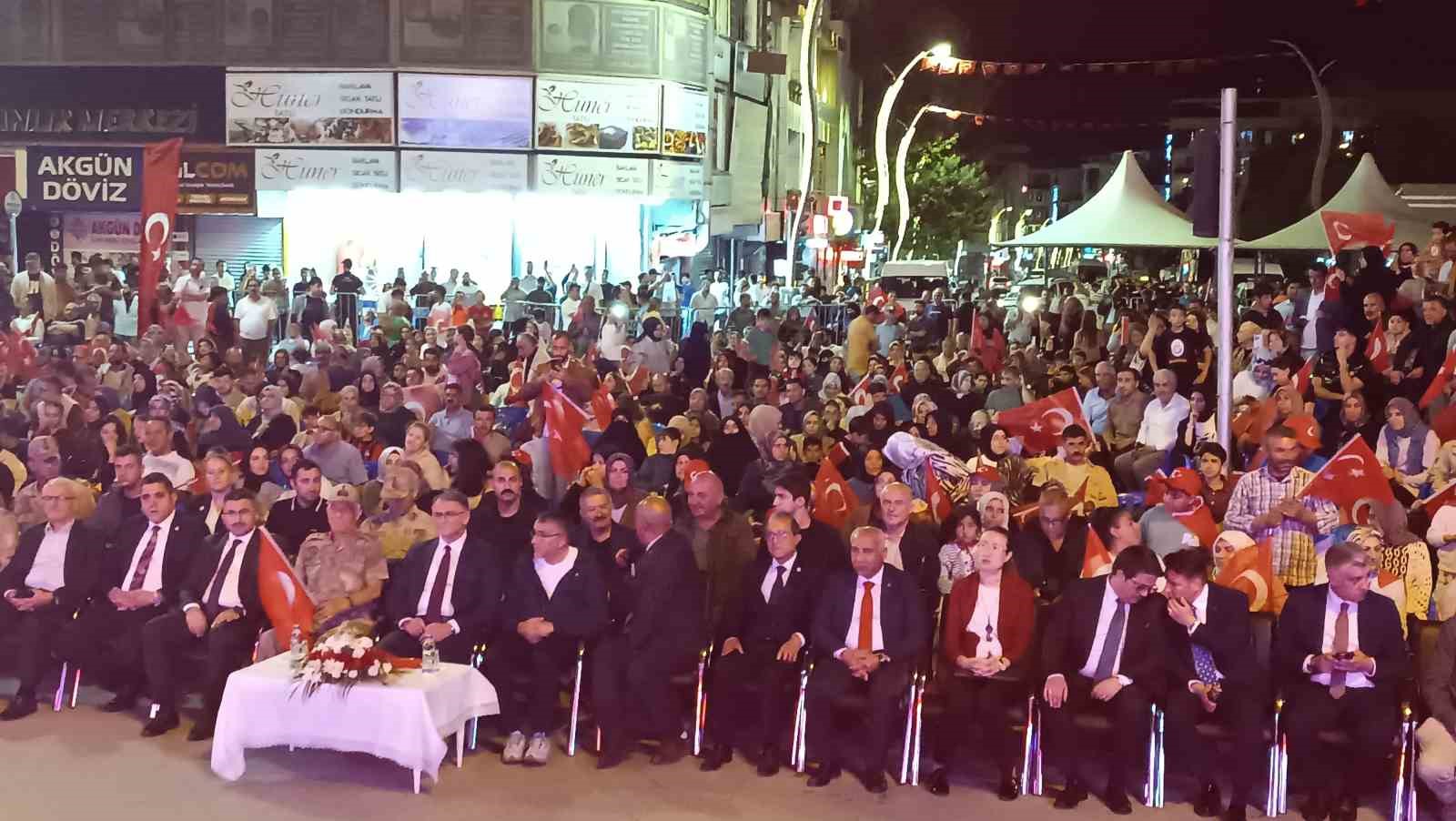 Van’da ’15 Temmuz’ yürüyüşü