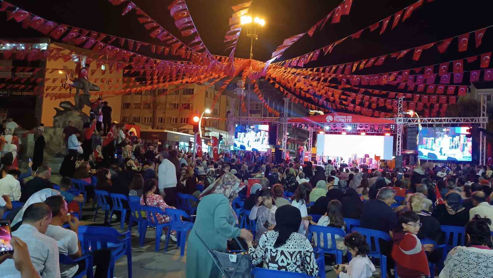 Van’da ’15 Temmuz’ yürüyüşü