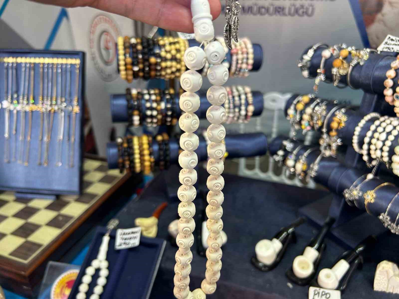 Eskişehir’in ‘beyaz altını’ lületaşı Van’da ilgi odağı oldu