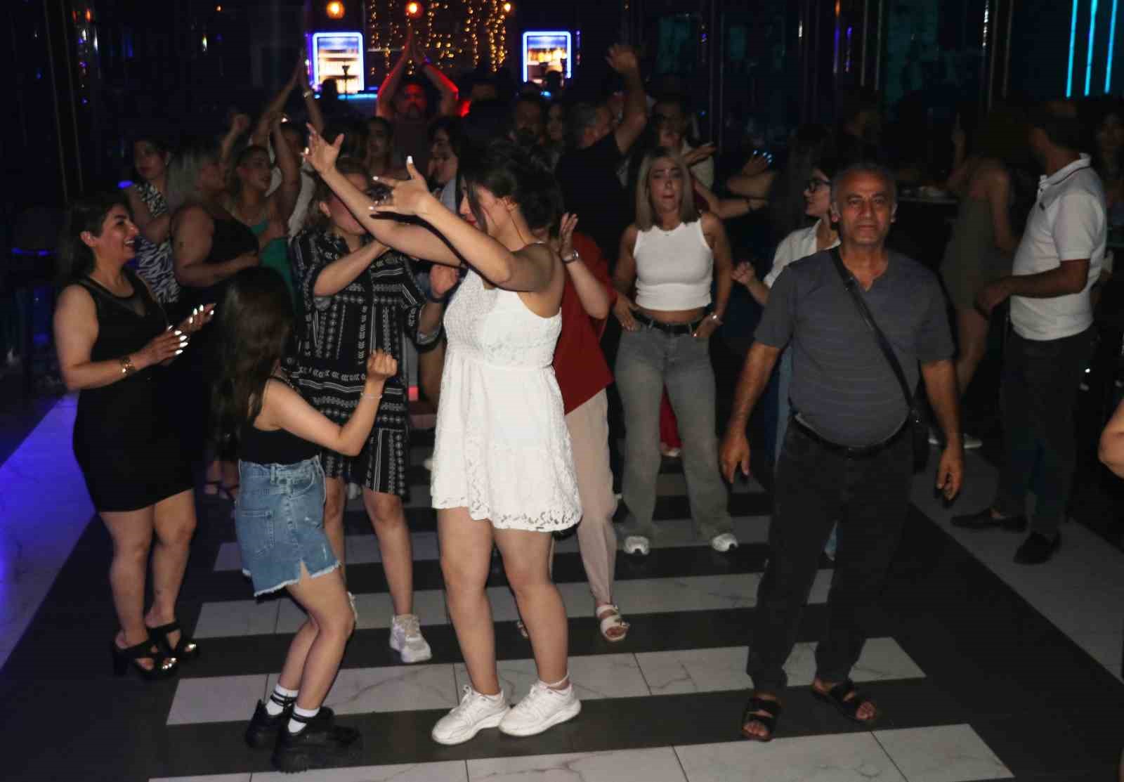 İranlılar Van’da eğlenmeye devam ediyor