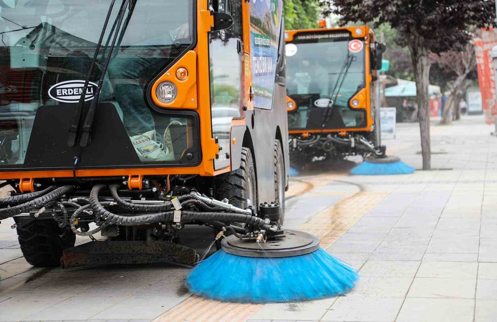 Van Büyükşehir Belediyesi temizlik filosunu güçlendiriyor